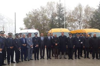 توزيع حافلات نقل مدرسي وسيارة اسعاف باقليم إفران بمناسبة عيد الاستقلال