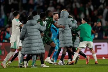 الكاف يضع حدا لعربدة الجزائر ويصدر عقوبات غير مسبوقة في حق منتخبها وجماهيرها