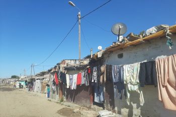 حي نزالة الرداية آخر الأحياء الصفيحية بمكناس يتحول لبؤرة للإجرام وساكنته تعاني التهميش والإهمال