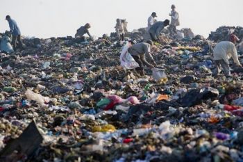 روائح مطرح النفايات تجتاح أحياء مدينة مكناس والعامل يقترح هذا الحل للحد منها