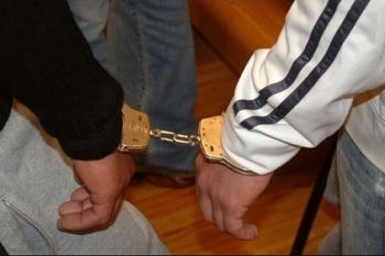 أمن مكناس يعتقل لصين متورطين في سرقة مجوهرات باهظة ومبالغ مالية من وسط فيلا