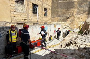 مصالح الوقاية المدنية بجهة فاس مكناس تجري تمرينا ميدانيا لتعزيز الاستجابة السريعة داخل أزقة المدينة العتيقة