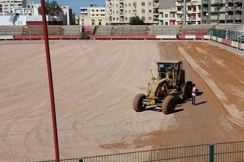 أشغال إصلاح الملعب الشرفي بمكناس تتسم بالبطء و التعثر