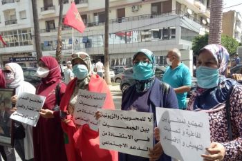 نشطاء جمعويون يحتجون أمام مقر القصر البلدي بمكناس على تماطل الجماعة في صرف منح سنة 2019