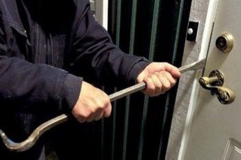 ضحاياها من مغاربة المهجر.. عصا.بة سر.قة المنازل في قبضة أمن مكناس