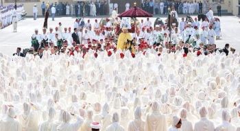 وفود وممثلو جهة مكناس تافيلالت يجددون البيعة والولاء لأمير المؤمنين الملك محمد السادس