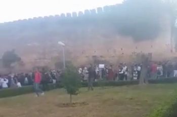 احتجاجات عارمة وسط كلية الآداب بمكناس بسبب شروط الترشيح لمباراة التعليم