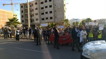 ساكنة حي المنتزه بمكناس تواصل احتجاجاتها للمطالبة بمدار ومدخل حضاري للحي 