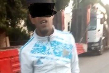 اعتقال ذوي سوابق بمكناس ظهر في شريط فيديو وهو يعنف أحد المواطنين بواسطة سيف