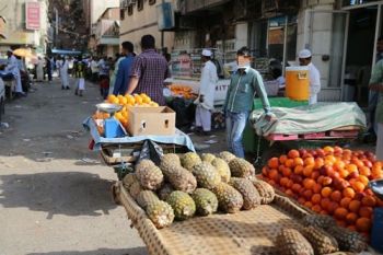 سكان حي وجه عروس بمكناس يستنكرون تحويل شارع بالحي إلى سوق عشوائي 