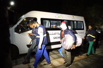 بالصور.. حملة إنسانية بمكناس لفائدة الأشخاص بدون مأوى لحمايتهم من موجة البرد القارس