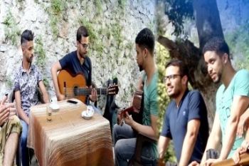 “شيكوس خيطانوس” فرقة موسيقية مكناسية تشق طريقها نحو العالمية