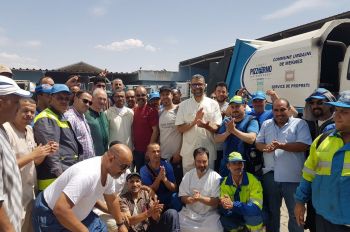 توزيع عدد من المساعدات على عمال النظافة بمكناس عشية عيد الفطر