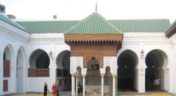 جامعة القرويين بفاس تُلحق بوزارة الأوقاف والشؤون الإسلامية تحت إشراف الملك