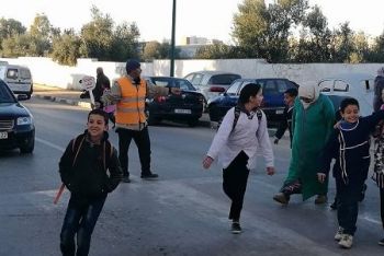 شيخ ينظم حركة مرور التلاميذ بمكناس يستحق الإشادة و التنويه