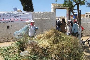 المجتمع المدني بمكناس ينظم حملة لتنظيف مقبرة سيدي عياد بحي الزيتون