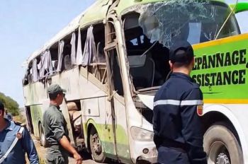 كانت في طريقها إلى مكناس.. إصابة عشرات مغاربة الخارج في انقلاب حافلة قادمة من طنجة