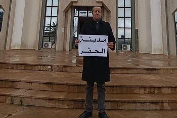 بعد برمجة دورة بجدول أعمال بعيد عن انتظارات ساكنة مكناس.. مستشار جماعي ينتفض ويحتج داخل مقر الجماعة