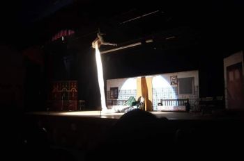 سجناء يخلقون الحدث بمسرحية 'مبارك ومسعود' في عرض لها بقاعة لمنوني بمكناس