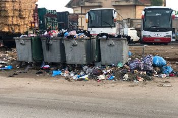 إضراب عمال النظافة يتسبب في تراكم النفايات بأحياء منطقة الإسماعيلية بمكناس