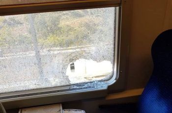 تعرض قطار للرشق بالحجارة بين فاس ومكناس يتسبب في إصابة مسافرة (صور)