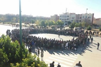 طلبة جامعة المولى إسماعيل بمكناس يخرجون في مسيرة غضبٍ