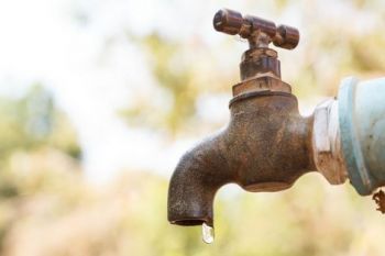 وكالة توزيع الماء والكهرباء تعتذر لساكنة مكناس وتوضح سبب انقطاع الماء يوم العيد