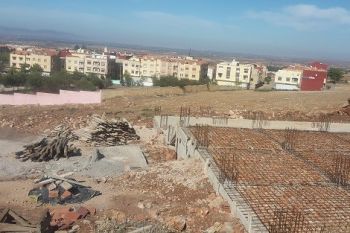 غضب و استياء ساكنة حي الشريشرة بالحاجب جراء تعثر أشغال بناء مسجد