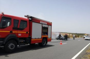 حريق يلتهم مقدمة شاحنة نقل بضائع بين مكناس والخميسات