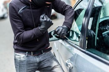 نفذ أزيد من 20 عملية سر.قة آخرها لحقيبة بها 14 مليون.. أخط.ر لص سيارات في قبضة أمن مكناس