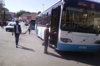 مواطن من فاس يتهم مراقبين بسيتي باص باختطافه والإعتداء عليه