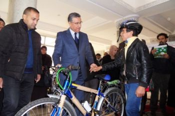 توزيع دراجات هوائية على تلاميذ إقليم الحاجب 