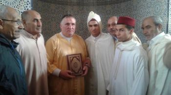 فرنسي يعلن اعتناقه الإسلام بأحد مساجد مدينة مكناس