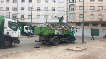 استجابة لنداءات الساكنة وتحت إشراف الجماعة.. مكومار تطلق حملة نظافة شاملة بمكناس