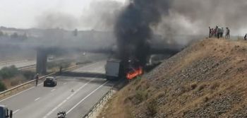 اندلاع حريق داخل شاحنة محملة بالحليب على الطريق السيار بين مكناس وفاس