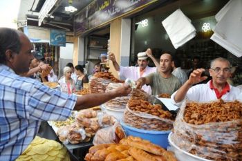 عمالة مكناس تستقبل شكايات المواطنين بخصوص تجاوزات التجار خلال رمضان