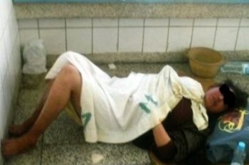 سيدة تضع مولودها في الشارع أمام المركز الصحي