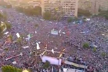 ملايين المصريين يخرجون بصوت واحد ويطالبون بعودة مرسي اليوم قبل الغد وسط تعتيم إعلامي رهيب