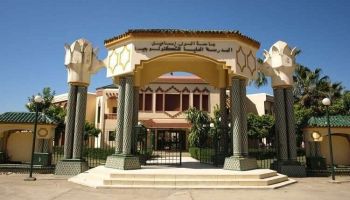 أساتذة جامعيون بمكناس يستنكرون استمرار إغلاق بناية وشح المعدات البيداغوجية والموارد البشرية