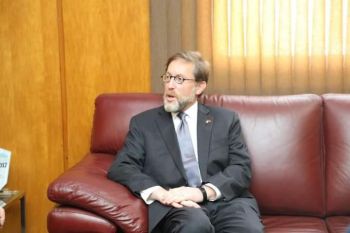 القائم بأعمال السفارة الأمريكية يعقد لقاء مع مسؤولين عن جامعة مولاي اسماعيل بمكناس