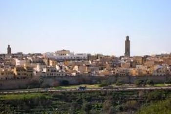 النزاع العقاري حول أراضي ضمتها الجماعة الحضرية لمكناس يجد طريقه إلى الحل