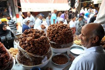 انتشار مهن موسمية بمدينة مكناس خلال شهر رمضان ينعش الحركة الاقتصادية