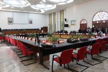 مكناس تدخل مرحلة البؤس السياسي.. مجلس جماعة المدينة يتخذ قراراته بالحد الأدنى من ممثلي الساكنة