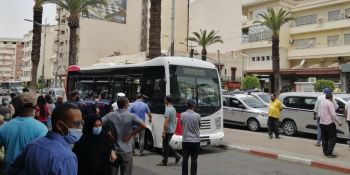 معاناة المواطنين بمدينة مكناس مع وسائل النقل تتفاقم بفعل اجراءات حالة الطوارئ