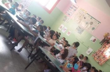 صورة الازدحام داخل فصل دراسي بمدرسة ابتدائية بمكناس تتسب في توقيف مديرها