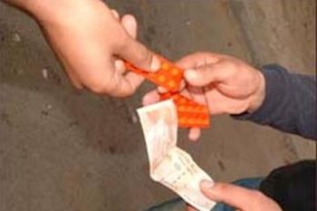أمن مكناس يعتقل قاصرا بحوزته أزيد من ألف قرص