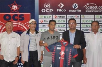 لاعب النادي المكناسي فوزي لخمالي يدخل في نوبات من البكاء بعد إنتقاله إلى أولمبيك آسفي
