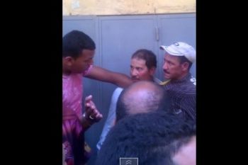 نصابين بطريقة السماوي في قبضة مواطنين بحي سيدي بوزكري بمكناس (فيديو)