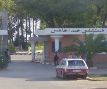 العاملون بمستشفى محمد الخامس بمكناس يحتجون بسبب الحيف والإقصاء