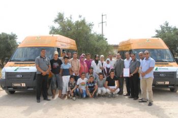 شركة لافارج مكناس تساهم في اقتناء حافلتين للنقل المدرسي لفائدة تلاميذ القرى بجماعة الدخيسة